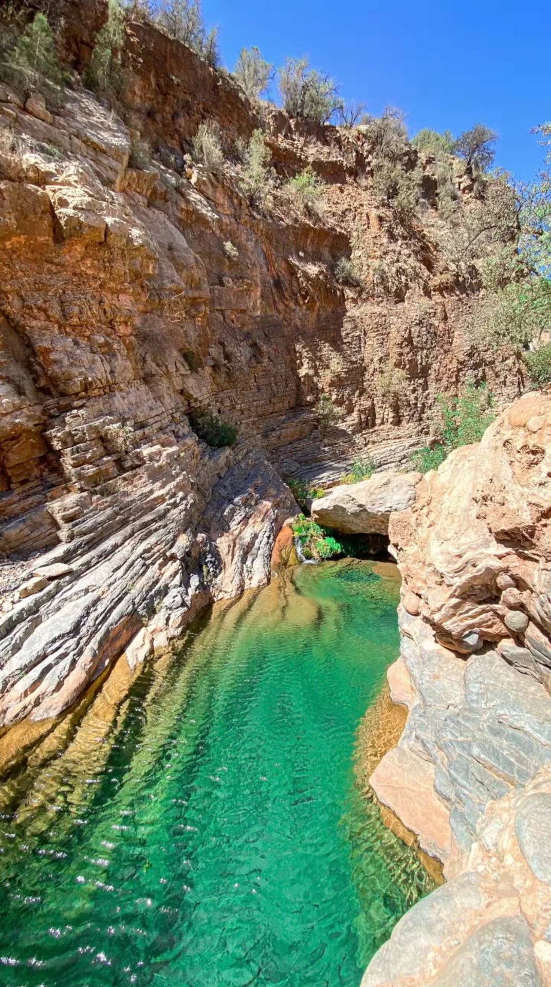 Emerald natural pool between the canyon walls of Paradise Valley
